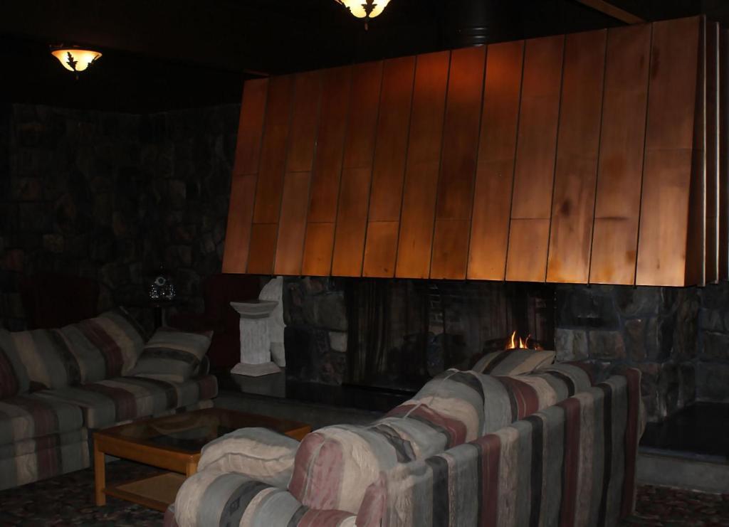 The Burntwood Hotel Thompson Extérieur photo